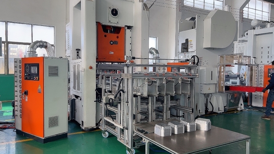شراء 26KW آلة صنع حاويات من ورق الألومنيوم مع 1220 × 900 مم أبعاد لوحة الطعام online manufacture