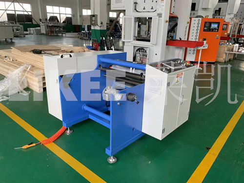 شراء اليدوي شبه التلقائي 2 عمود ألومنيوم ورق المطبخ قطع لفة آلة إعادة التلف online manufacture