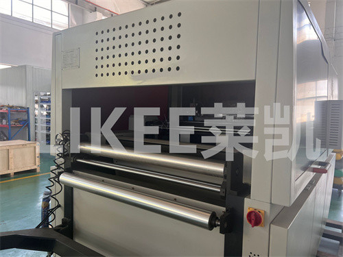 شراء آلة قطع ألومنيوم أوراق الورق المقطعة آلية LKD970 * 640 online manufacture