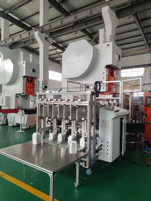 شراء LK-T63 Aluminum Foil Container Making Machine with Automatic Scrap Recycling 19KW Motor Power and 38~70 Times/min Working Speed online manufacture