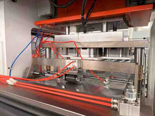 شراء LK-T80 حاوية الألومنيوم المستطيلة الورقية جدار التجاعيد حاوية طعام مرة واحدة آلة online manufacture