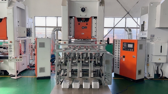 3 مراحل 26KW الألومنيوم الغذاء الحاويات ماكينة ميتسوبيشي PLC