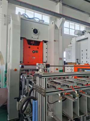 آلة ثقب حاويات الطعام LK-T80 مع تغيير القالب السريع بـ 15 دقيقة بواسطة مشغل واحد